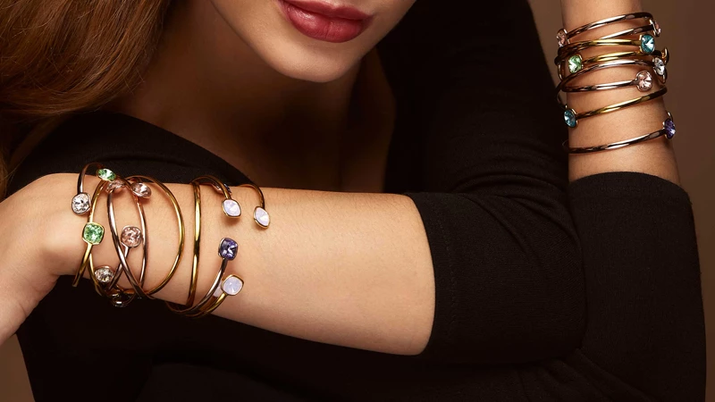 woman wearing stackable bracelets - holiday style
